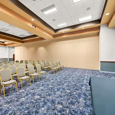 Clarion Inn & Suites And Convention Center Kearney Extérieur photo