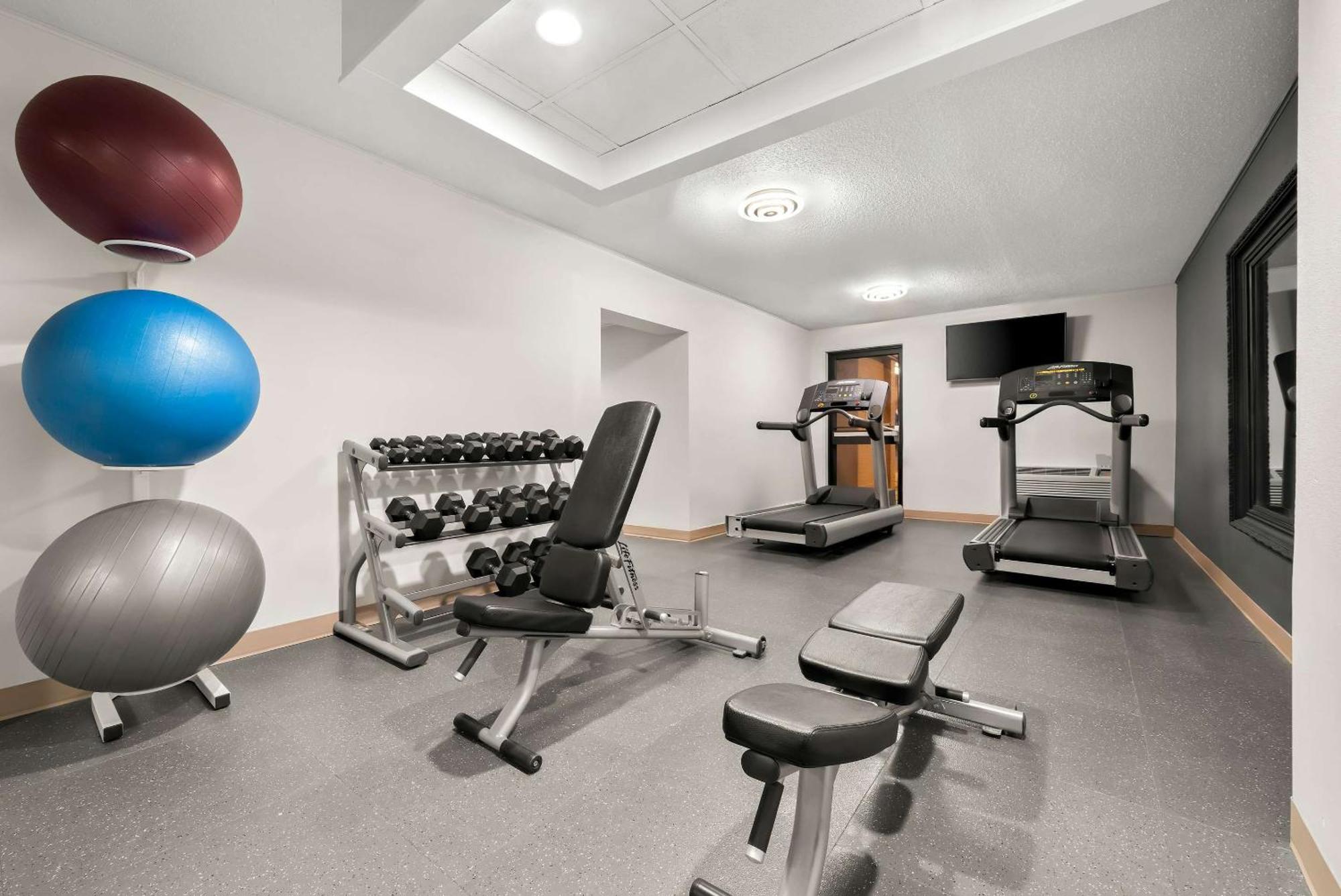 Clarion Inn & Suites And Convention Center Kearney Extérieur photo