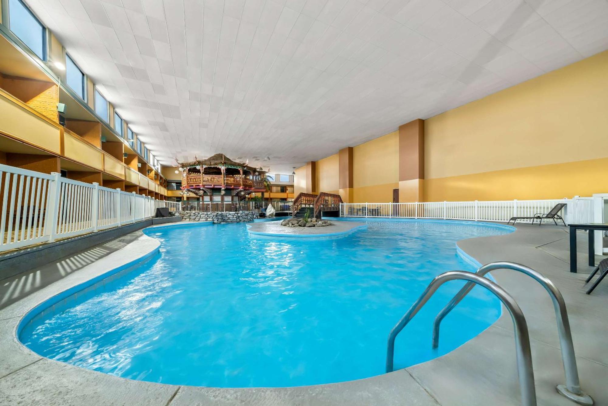 Clarion Inn & Suites And Convention Center Kearney Extérieur photo