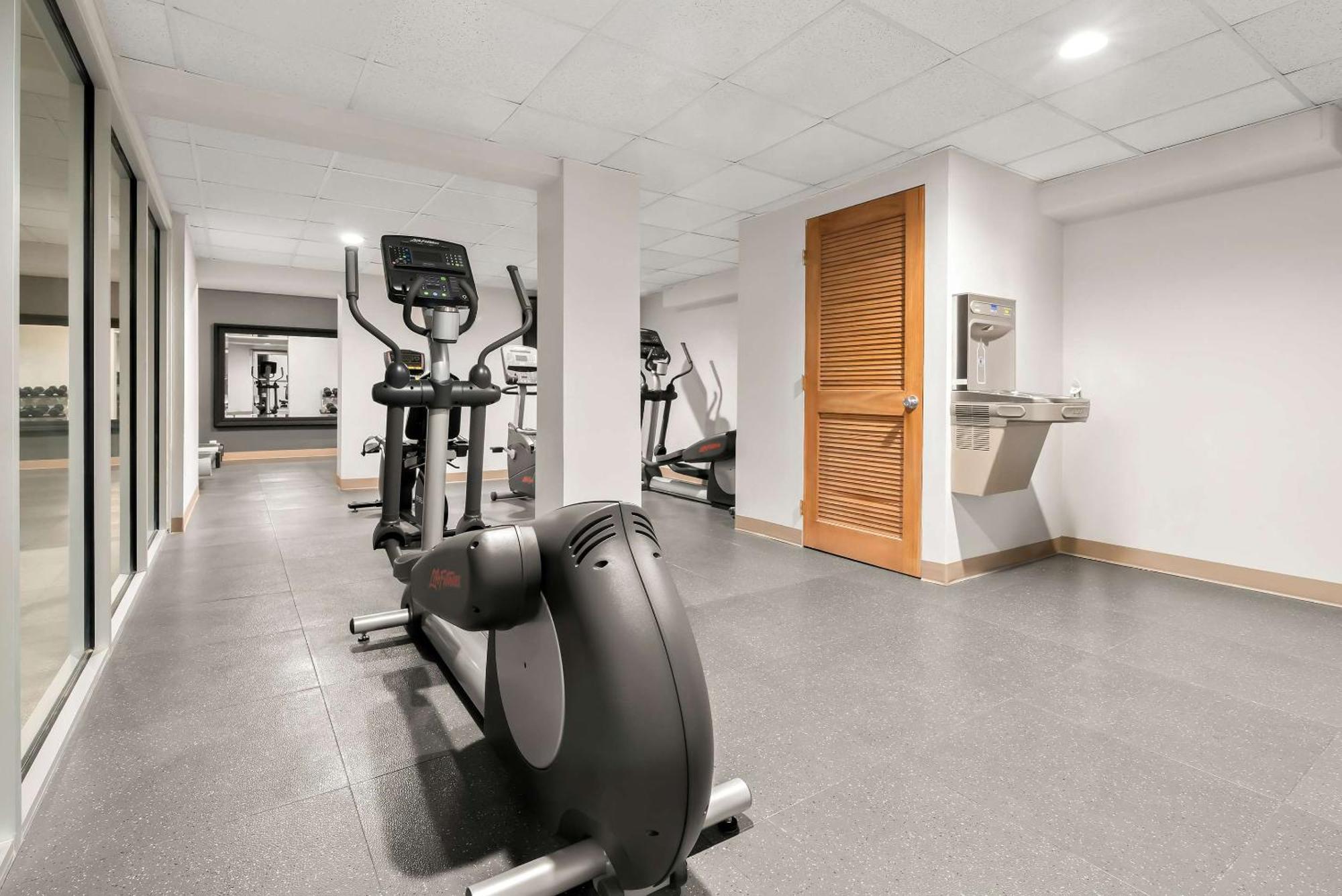 Clarion Inn & Suites And Convention Center Kearney Extérieur photo