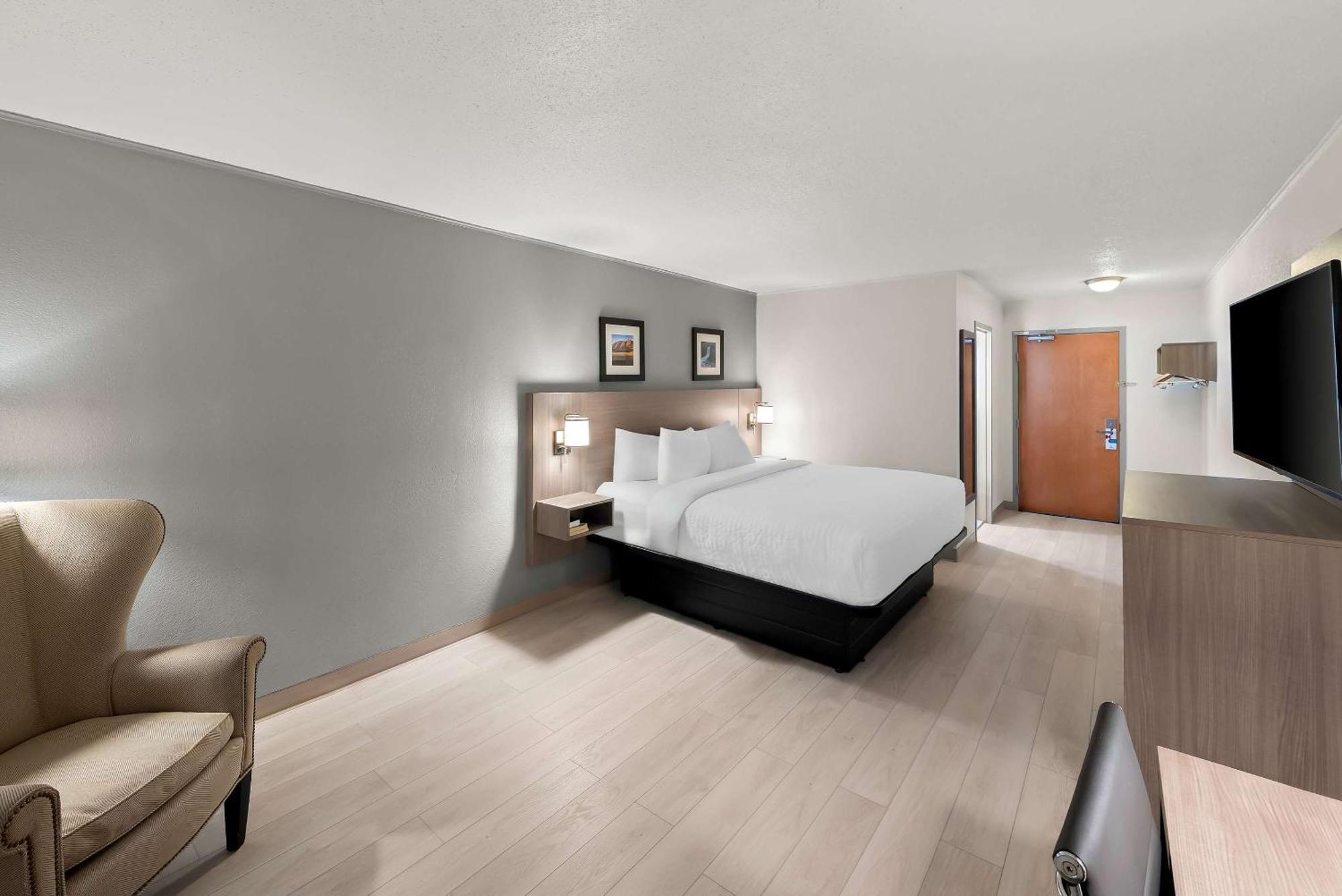 Clarion Inn & Suites And Convention Center Kearney Extérieur photo