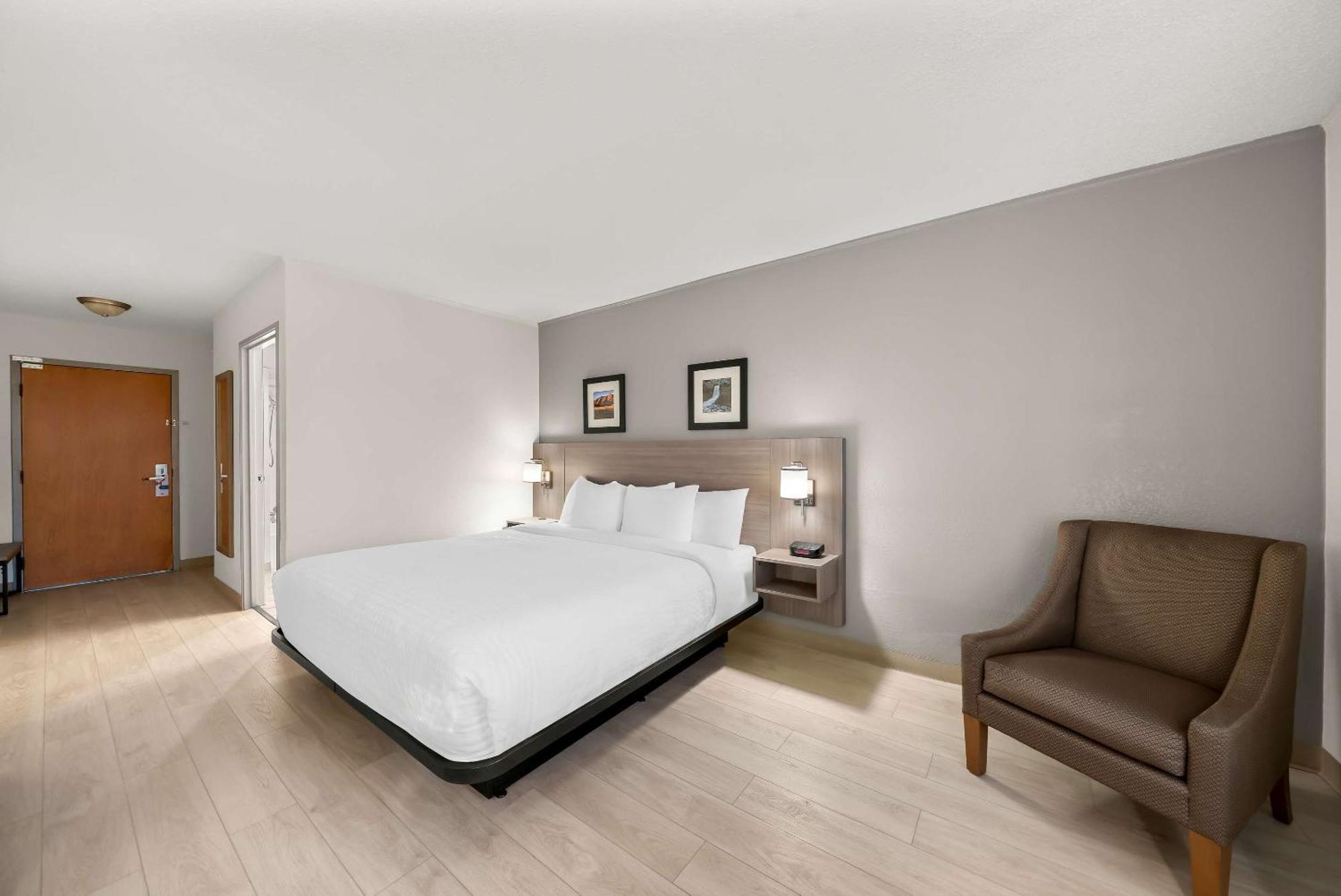 Clarion Inn & Suites And Convention Center Kearney Extérieur photo