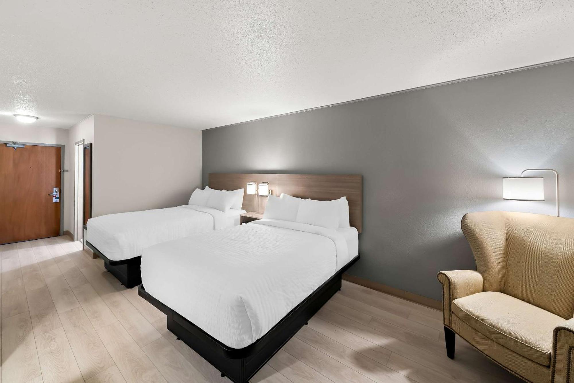 Clarion Inn & Suites And Convention Center Kearney Extérieur photo