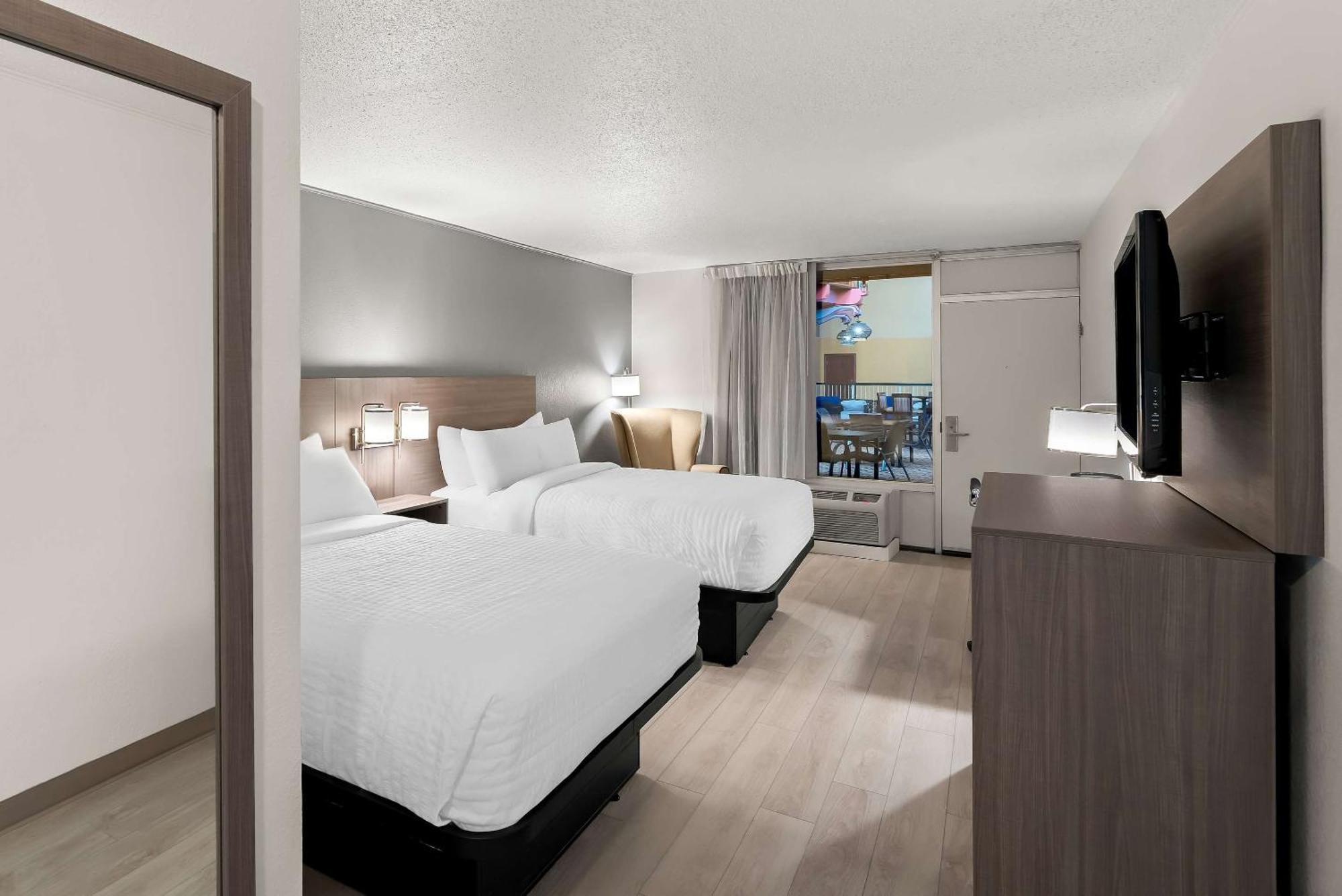 Clarion Inn & Suites And Convention Center Kearney Extérieur photo