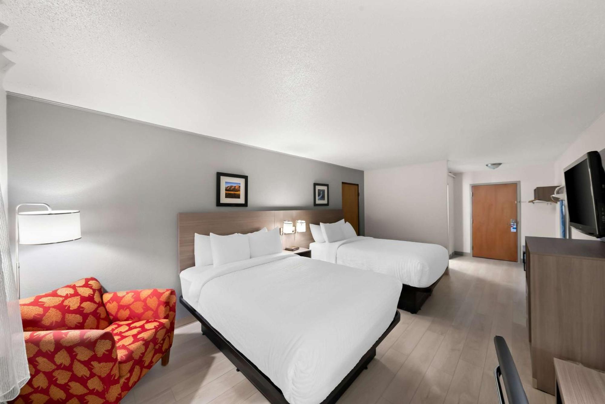 Clarion Inn & Suites And Convention Center Kearney Extérieur photo