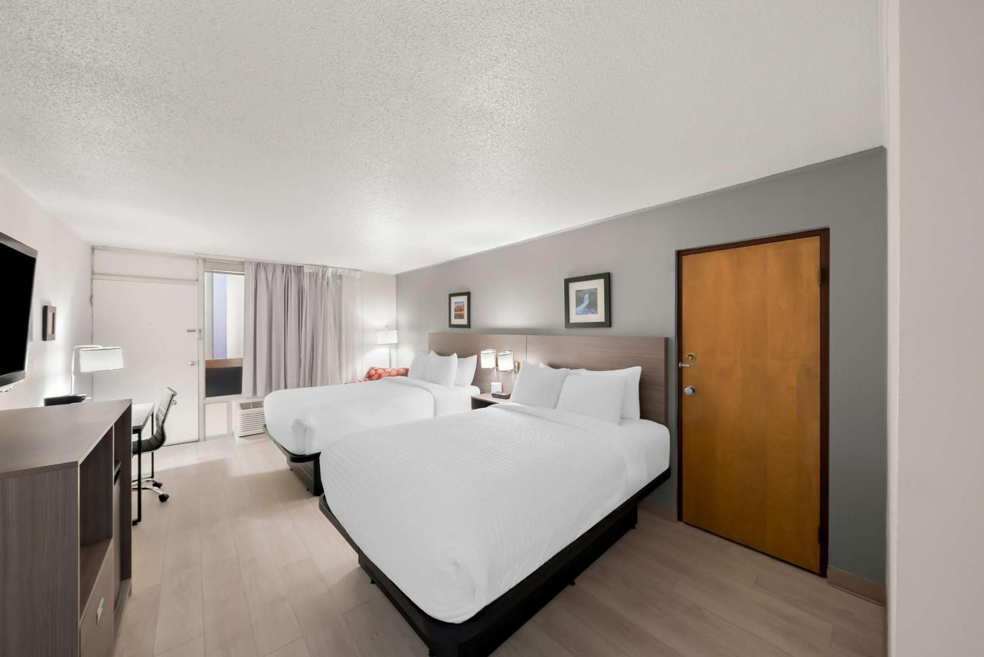 Clarion Inn & Suites And Convention Center Kearney Extérieur photo